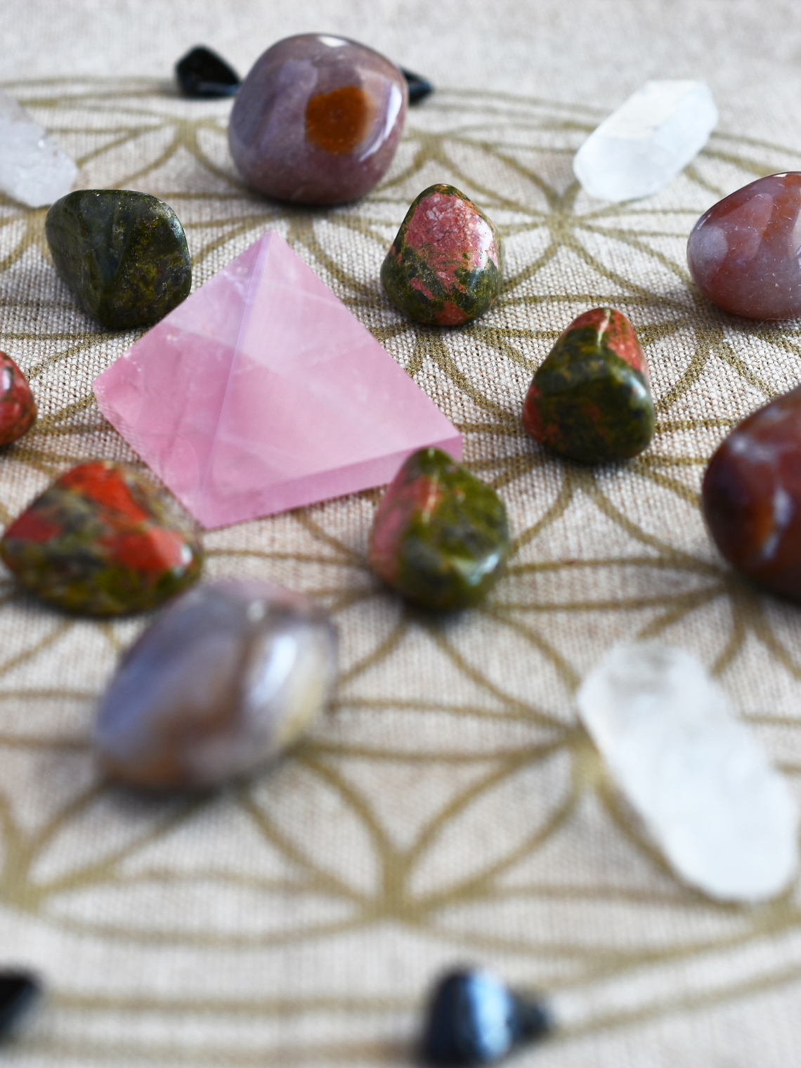 Crystal Grids Made Easy: Step-by-Step Guide for Beginners